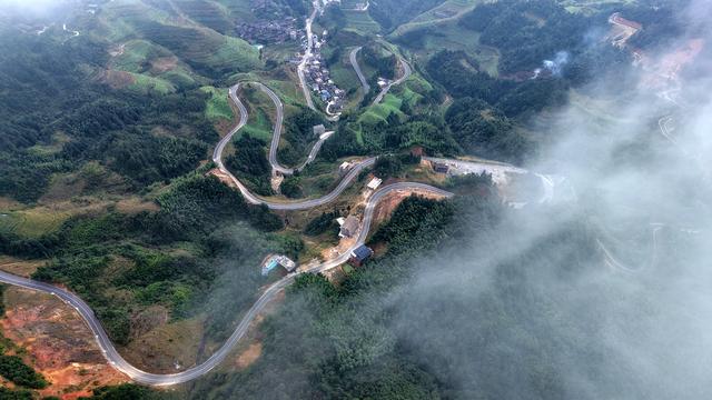 广西龙胜：大循环公路拓宽旅游发展新通途