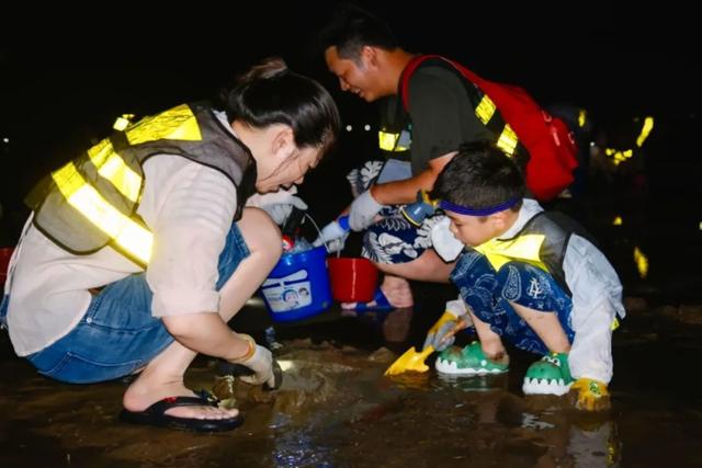 日照刘家湾赶海园千灯之夜盛大启幕，人气爆棚！