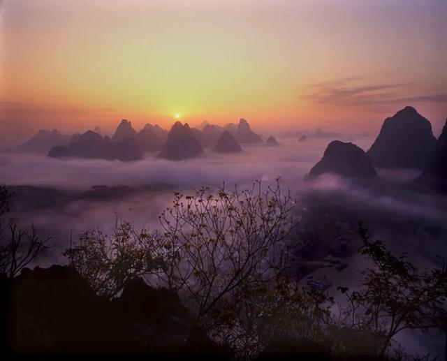 立秋，开启桂林秋季之美丨秋风染山水，峰丛浅淡装