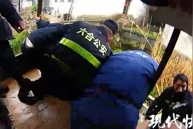 九旬老太太落水，6名村民合力施救图片