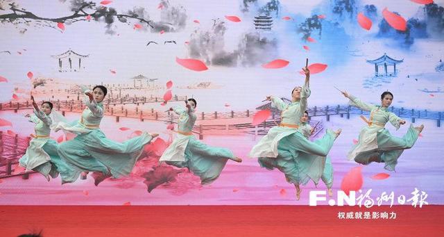 长假首日 中外游客打卡有福之州