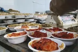 3•15晚会曝光梅菜扣肉里的“糟心肉” 预制菜食安问题再引争议图片