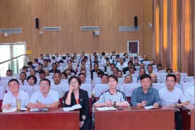 南阳职业学院：党委书记讲党课图片