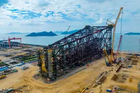 亚洲第一！我国自主建造深水导管架“海基二号”主体结构完工｜科技观察图片