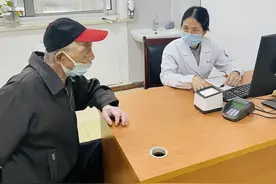 健康小站丨一到秋季就浑身发痒，很多人都中招！皮肤科医生这么说图片