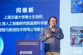2024澎湃科创先锋｜闫维新:通用AI与机器人结合引领产业变革图片