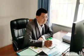 保康乡村教师苏兆儒：扎根山区四十载 三尺讲台映丹心图片