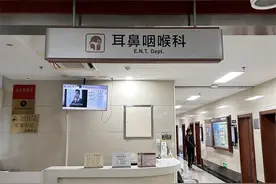 换季喉咙干痒、咳嗽咳痰，咽喉炎犯了？医生：根源可能出在“鼻子”上！图片