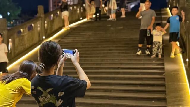 流光溢彩！“幸福安逸城”又添夏夜新图景