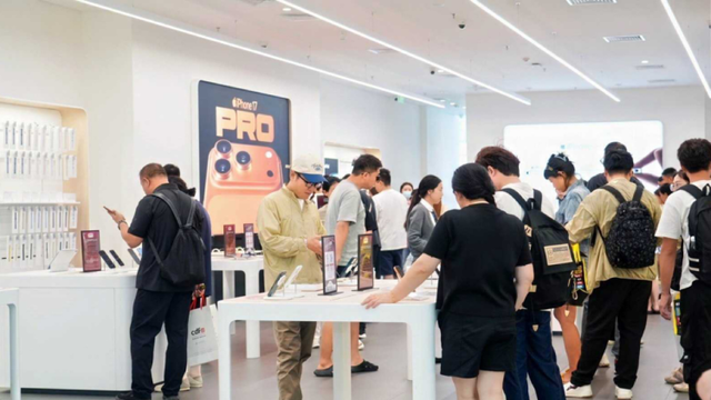 椰风伴歌声，万人赴三亚：一场文旅与消费的双向奔赴