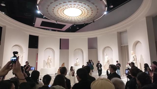 首日人人人！古罗马众神“空降”上海！不出沪看131件稀世珍品！打卡攻略→