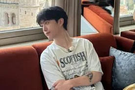 热搜第一！范丞丞方回应恋情传闻图片