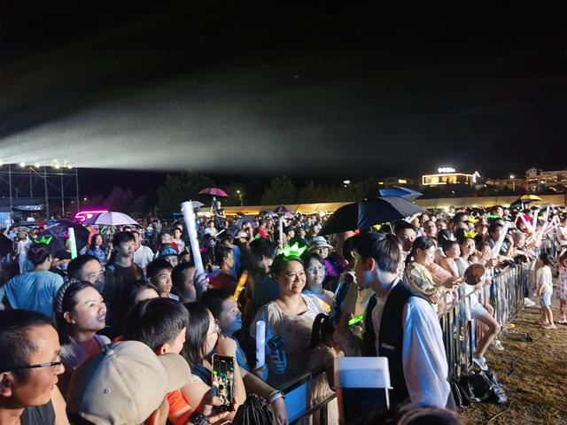 韶关丹霞山电音节燃爆夏夜！TVB明星与顶尖DJ同台，狂欢持续至凌晨