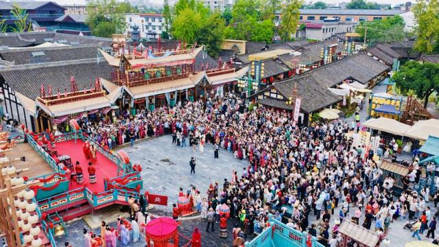 看大熊猫+逛城厢村糖会，这条「萌甜双buff路线」，快收藏！