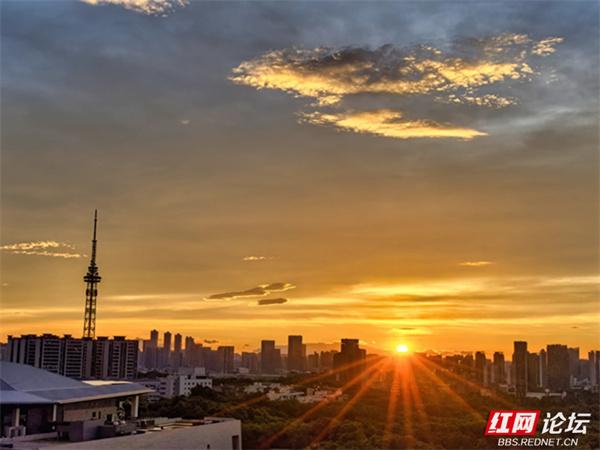 沉浸式感受长沙日出，每一幕都像从诗词里走来