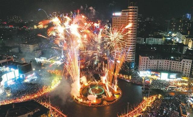 当光影邂逅曲靖的城市之夜