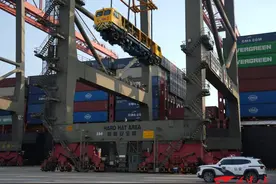 火车乘船出海图片