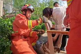 4岁男童头部被卡座椅，带娃玩耍时千万留心这些地方！图片