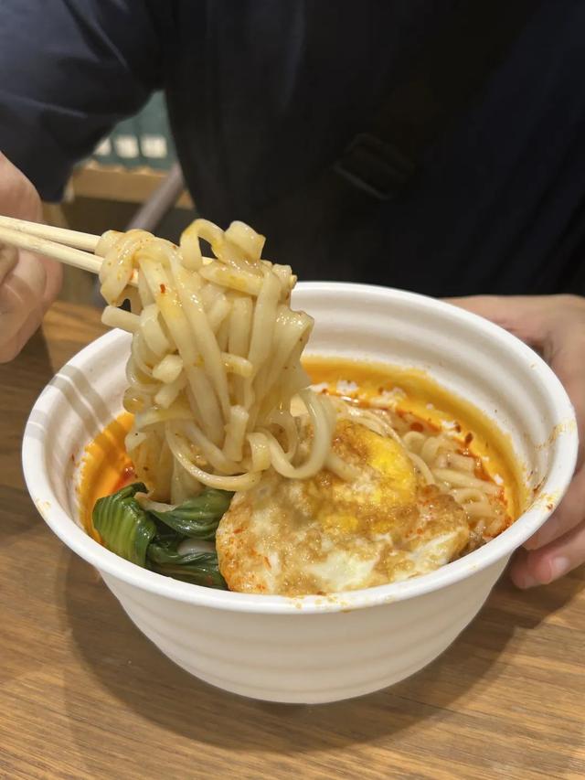 48秒一碗面！无人面吧开张啦→