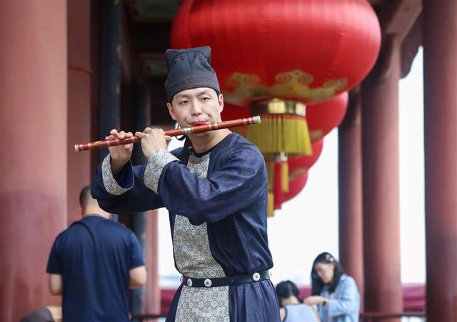 李白对诗今朝客 岳飞扬戟长江波 黄鹤楼入围假日景区热度前十