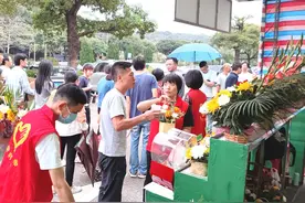 鲜花表孝行，义卖献爱心！顺德这份温暖已延续19年图片