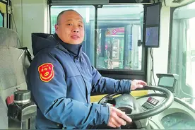 石家庄公交车长赵志超获评“全国十大最美公交司机”图片