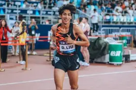 刘德助打破男子800米全国纪录图片