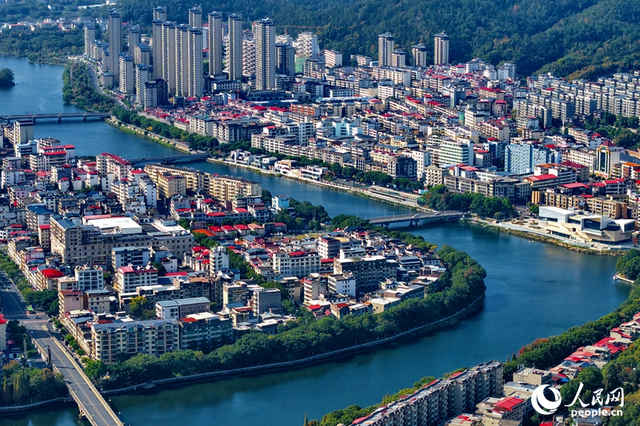 江西上犹：山水相映 小城如画