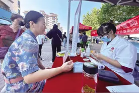 老于帮办进社区 | 过期药品旧电池，都是有害垃圾图片