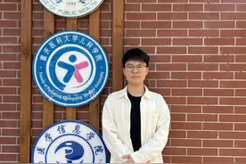 30分钟2次除颤 重医大学子青城山挺身而出，挽救游客生命丨看见正能量图片