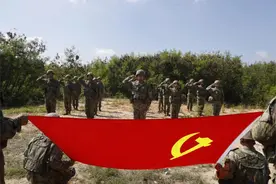 国防科大生长军官学员，进军营！图片