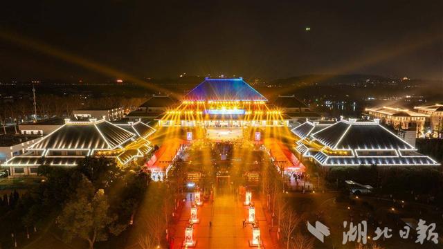 正月十五，到湖北省博物馆观灯、猜谜、逛集、听戏