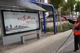 新疆库车：电动高压清洗车 擦亮城市“容颜”图片