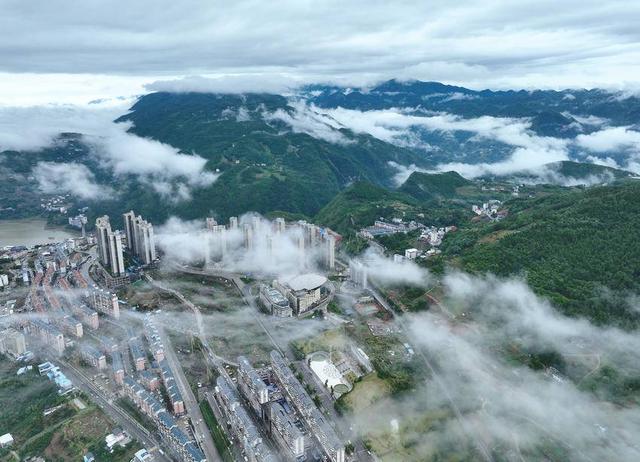 巴东：烟雨巫峡多奇秀 秘境画城仙中游