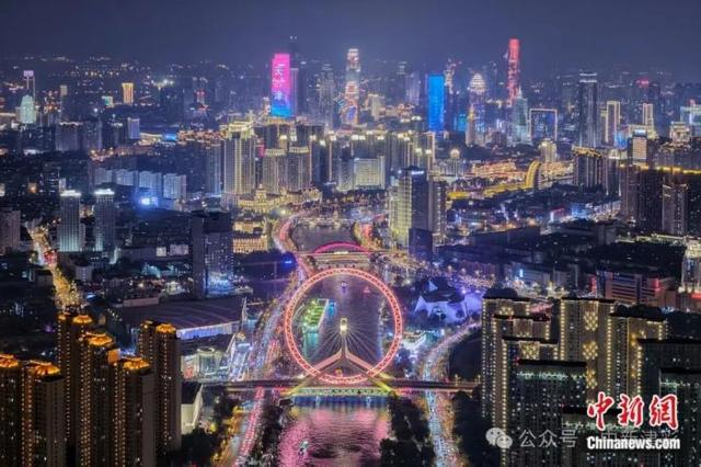 人这一辈子，一定要来天津听一场桥边音乐会！