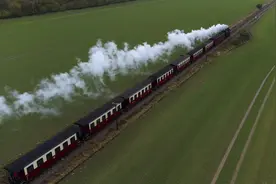 （外代一线）海边穿行的德国蒸汽火车图片