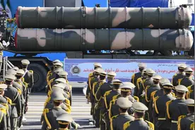 伊朗展示地下军事基地图片