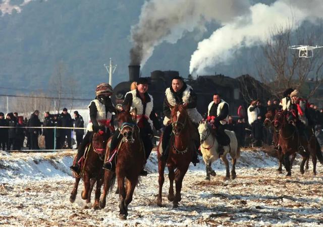 铁岭冰雪季杀疯了！10万㎡冰雪狂欢+蒸汽机车+暖乎乎铁锅炖，这个冬天必须冲！