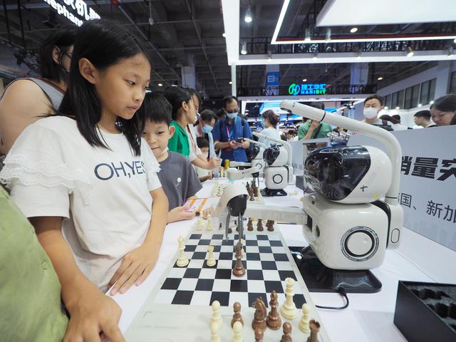 2025世界机器人大会，小朋友们开启“机”遇之旅