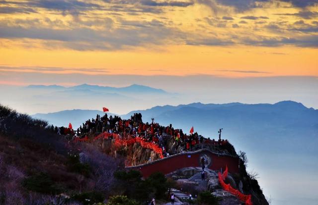 “岱”您观岳丨泰山云海日出封神了！冬天的山，居然能美成这样？