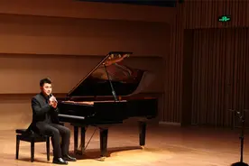 青年钢琴家赵木子献艺成都  音乐的盛宴心灵的触动图片