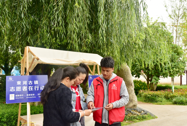慢享时光！丽江束河古镇暑期日均迎客超3万人次