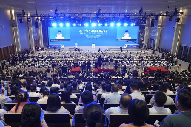 新华全媒+｜2025世界机器人大会在北京开幕