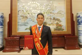 以身为“锚” 深扎卅载筑匠心——记中交三航局第二工程有限公司船机施工处“三航砼26”轮机长王遵明图片