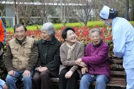 老了，谁来照顾你图片