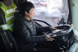 方向盘上“她力量”：是女司机也是卡嫂图片