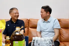 周先毅带队走访慰问天府新区部分老党员老战士图片