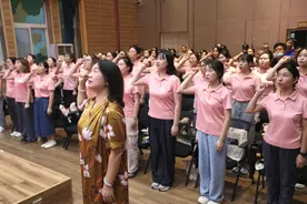 萌娃送祝福 红江幼儿园教师暖心过节图片