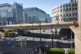 今天昼夜温差拉大，午后阳光强烈图片