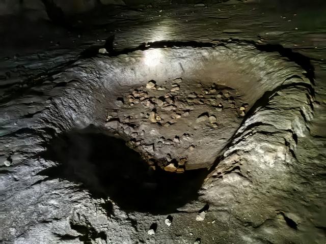 修文县小箐镇合兴村：探秘紫江熬硝洞